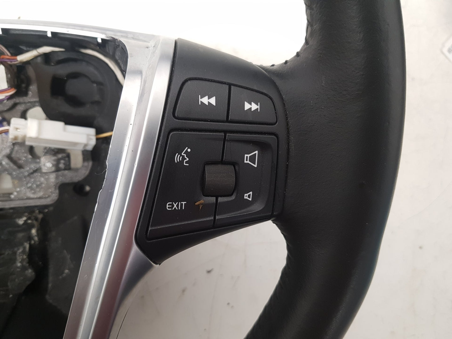 2015 - 2019 Volvo V40 Cross Country  Hatchback Steering Wheel P31455089