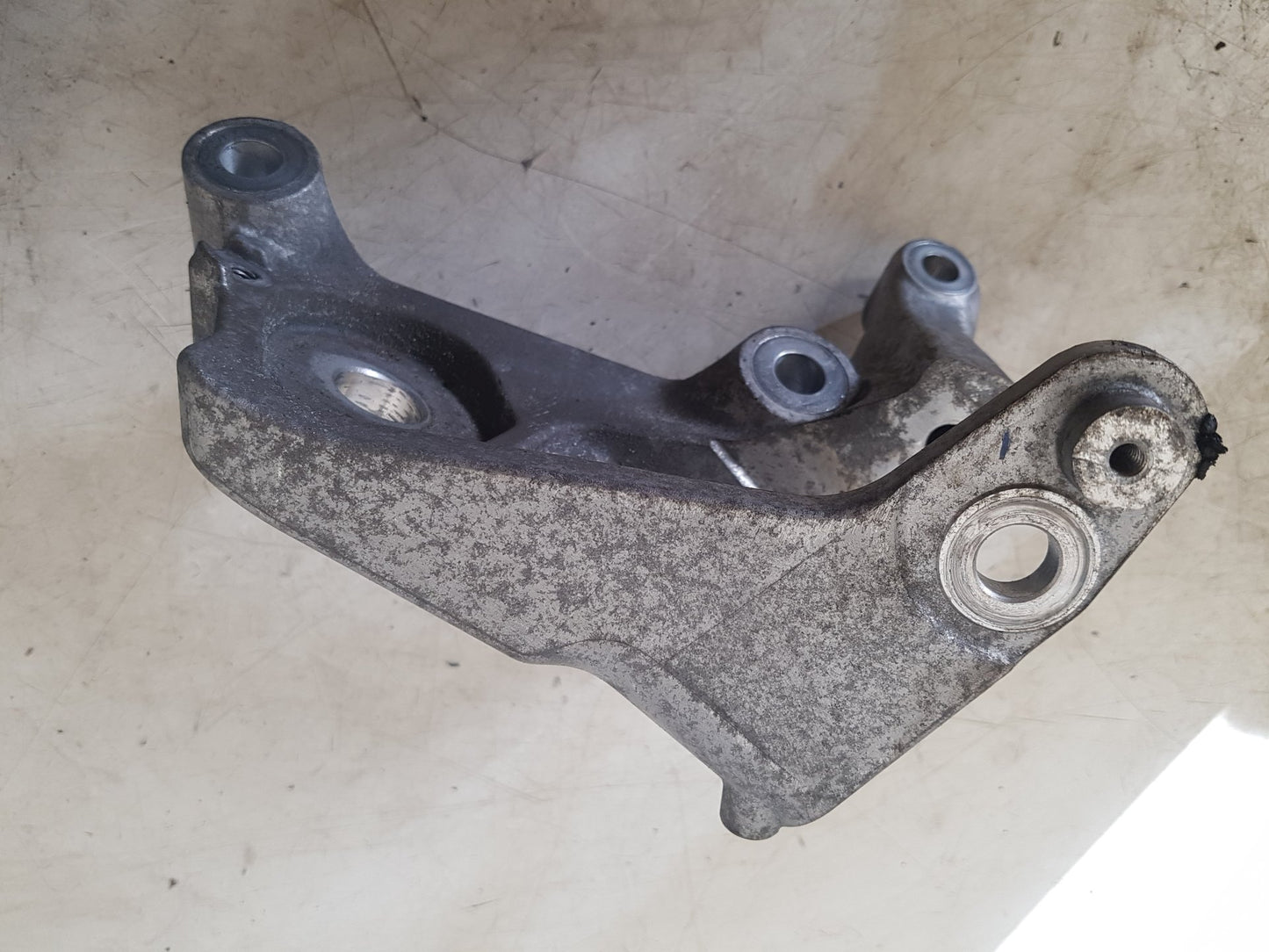 2017 - 2025 Volvo V90 235, 236 Estate Right Engine Mount 31670033