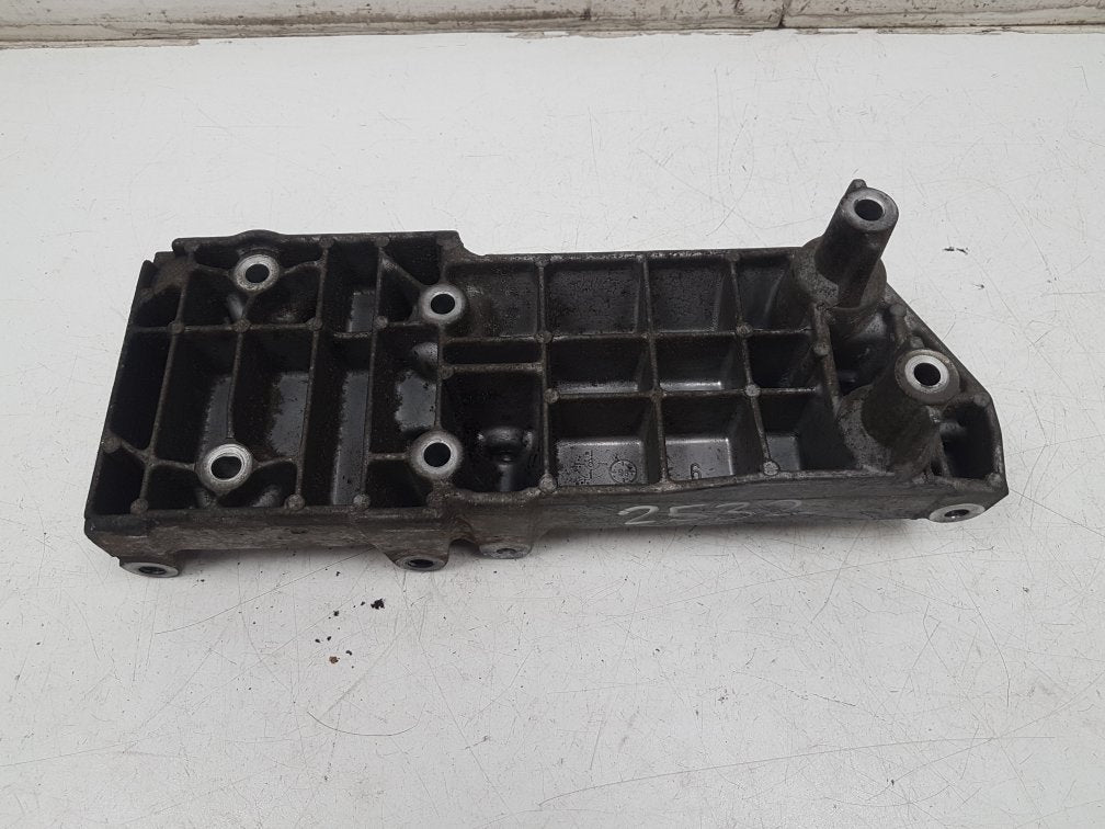 1994 - 1998 Volvo V70  Estate BRACKET HOLDER 9135170