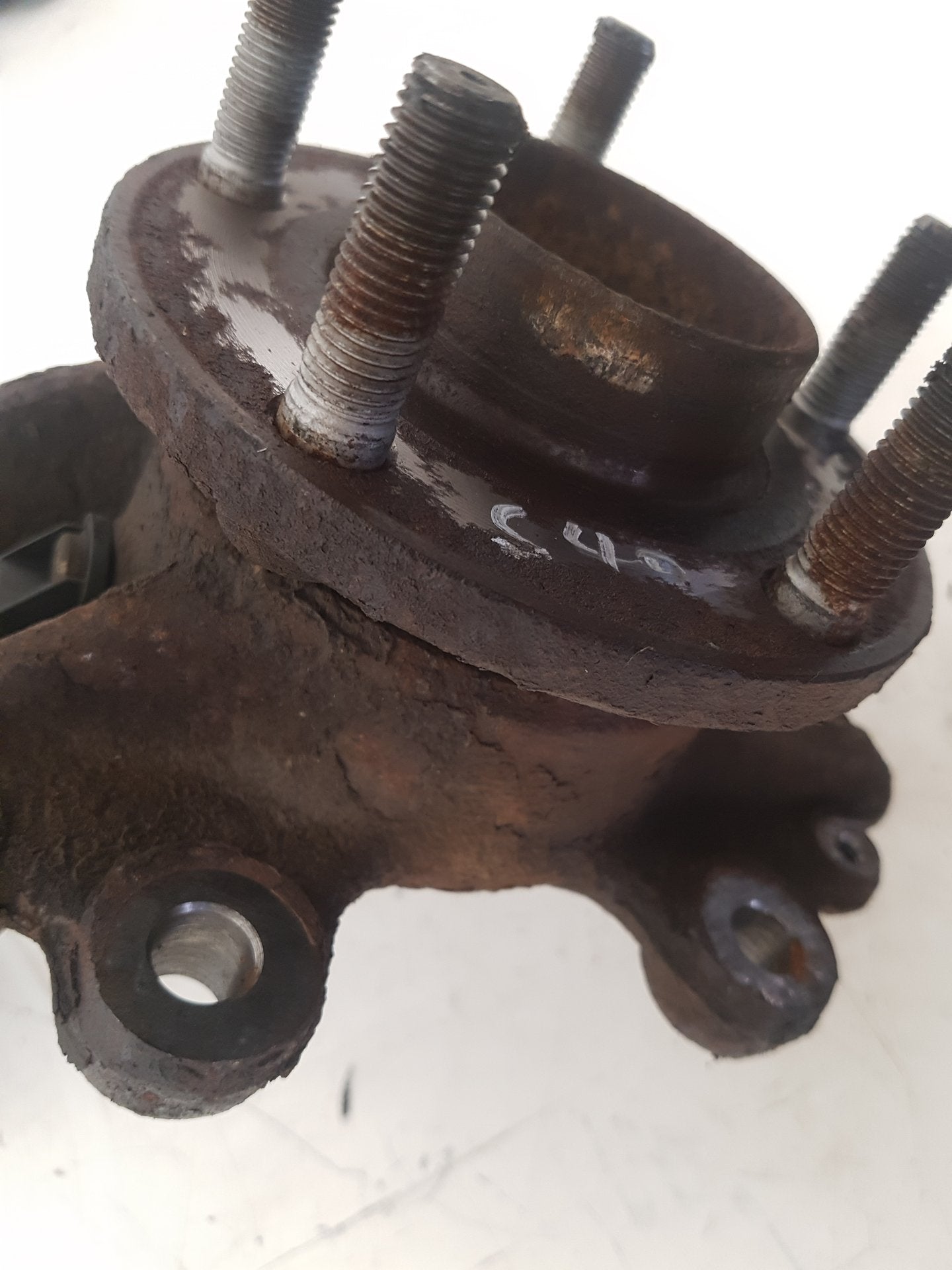 2008 - 2012 Volvo S40  Saloon Left Front Hub Assembly 3M513K171