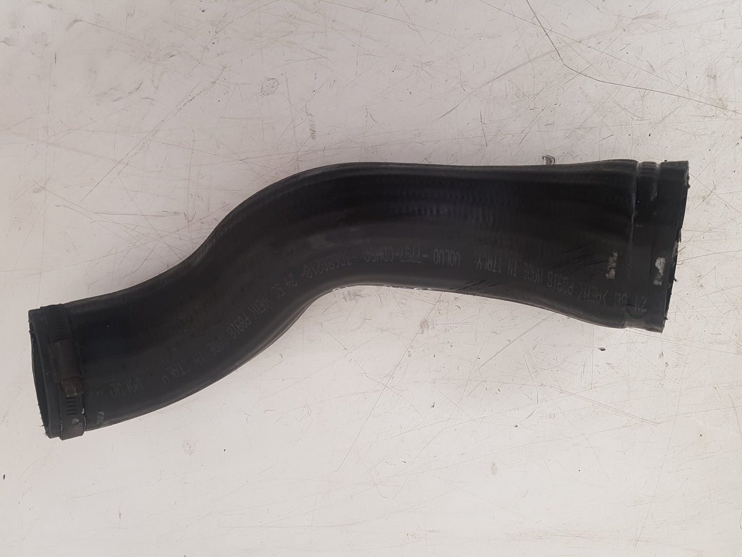 2000 - 2007 Volvo V70 II 285 Estate INTERCOOLER PIPE / BOOST HOSE 30680218