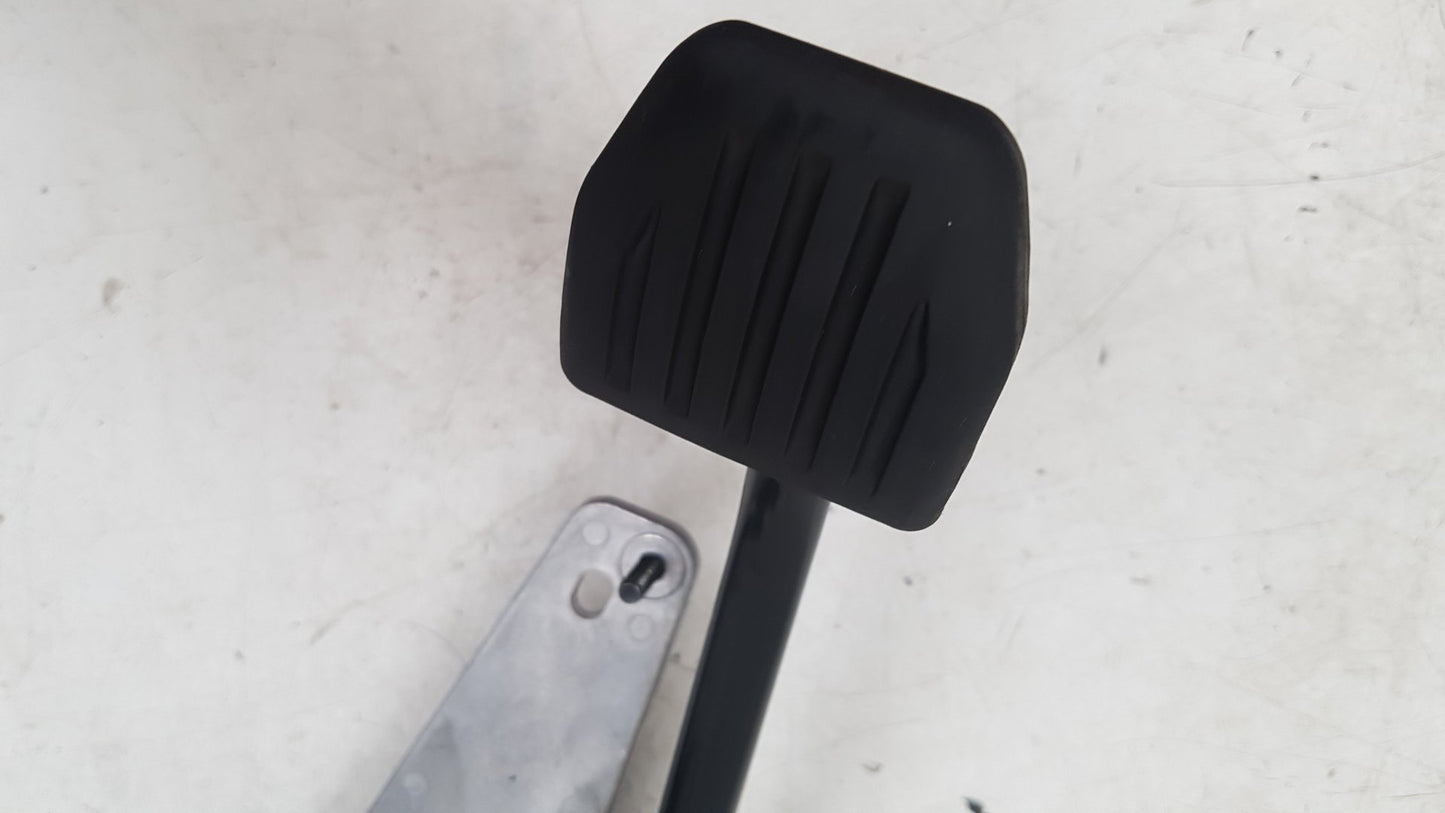 2010 - 2014 Volvo XC60  Estate Brake Pedal 31302349