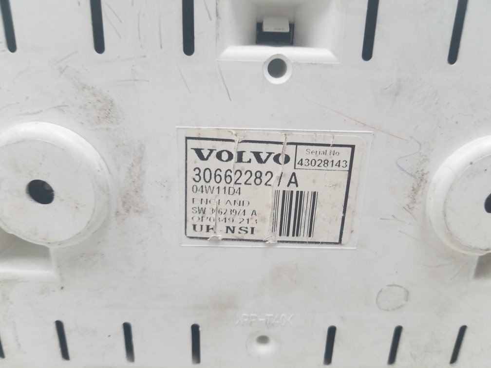 2003 - 2005 Volvo V40   Instrument Cluster 30662282a