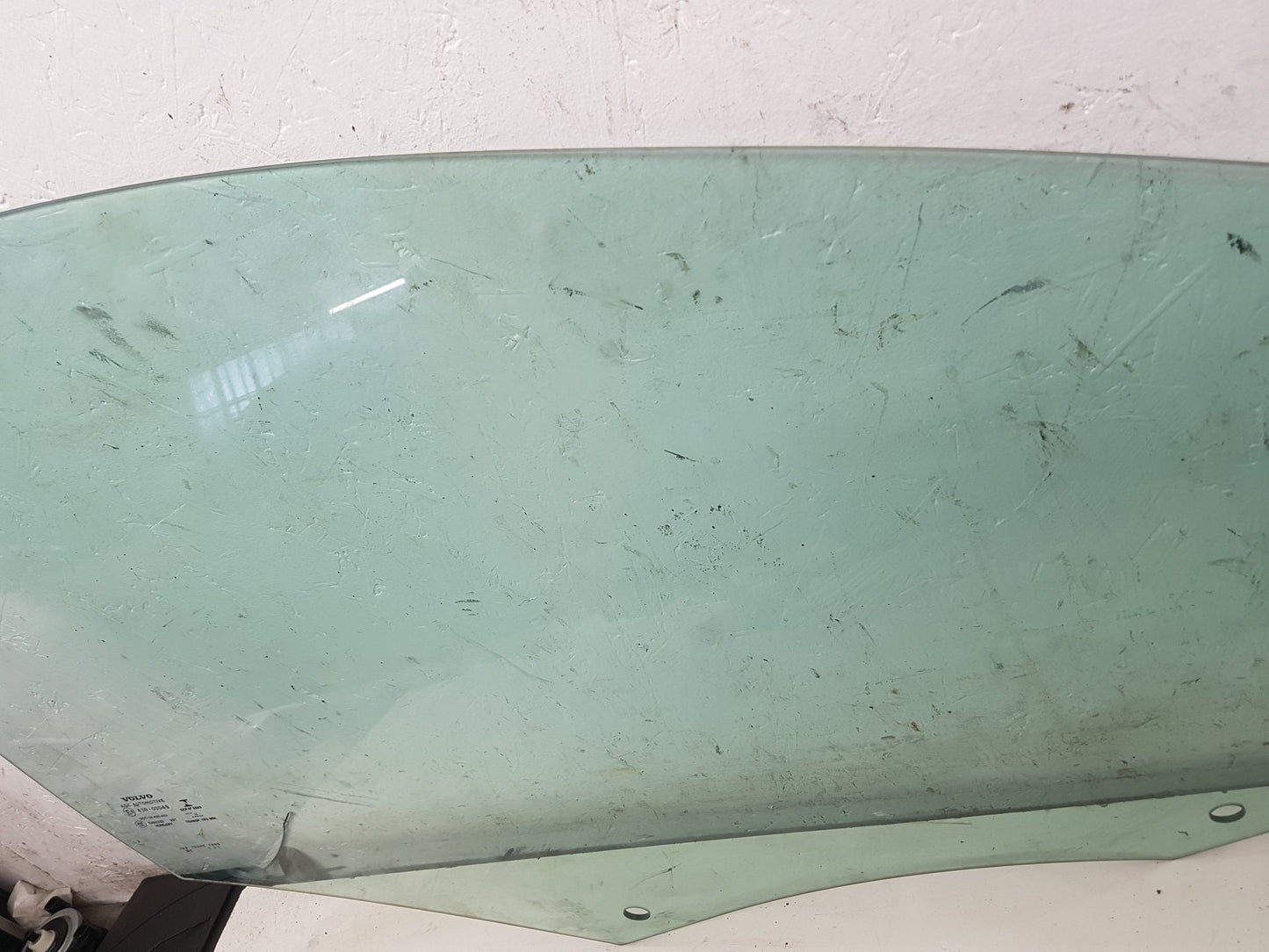 2012 - 2015 Volvo V40  Hatchback Right Front Door Window