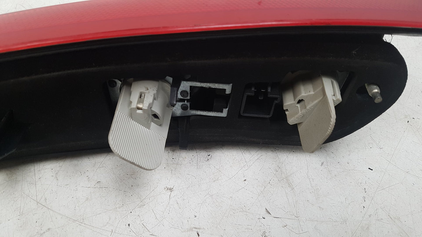 2005 Volvo V70  Estate REAR/TAIL LIGHT UPPER (PASSENGER SIDE) 30655374