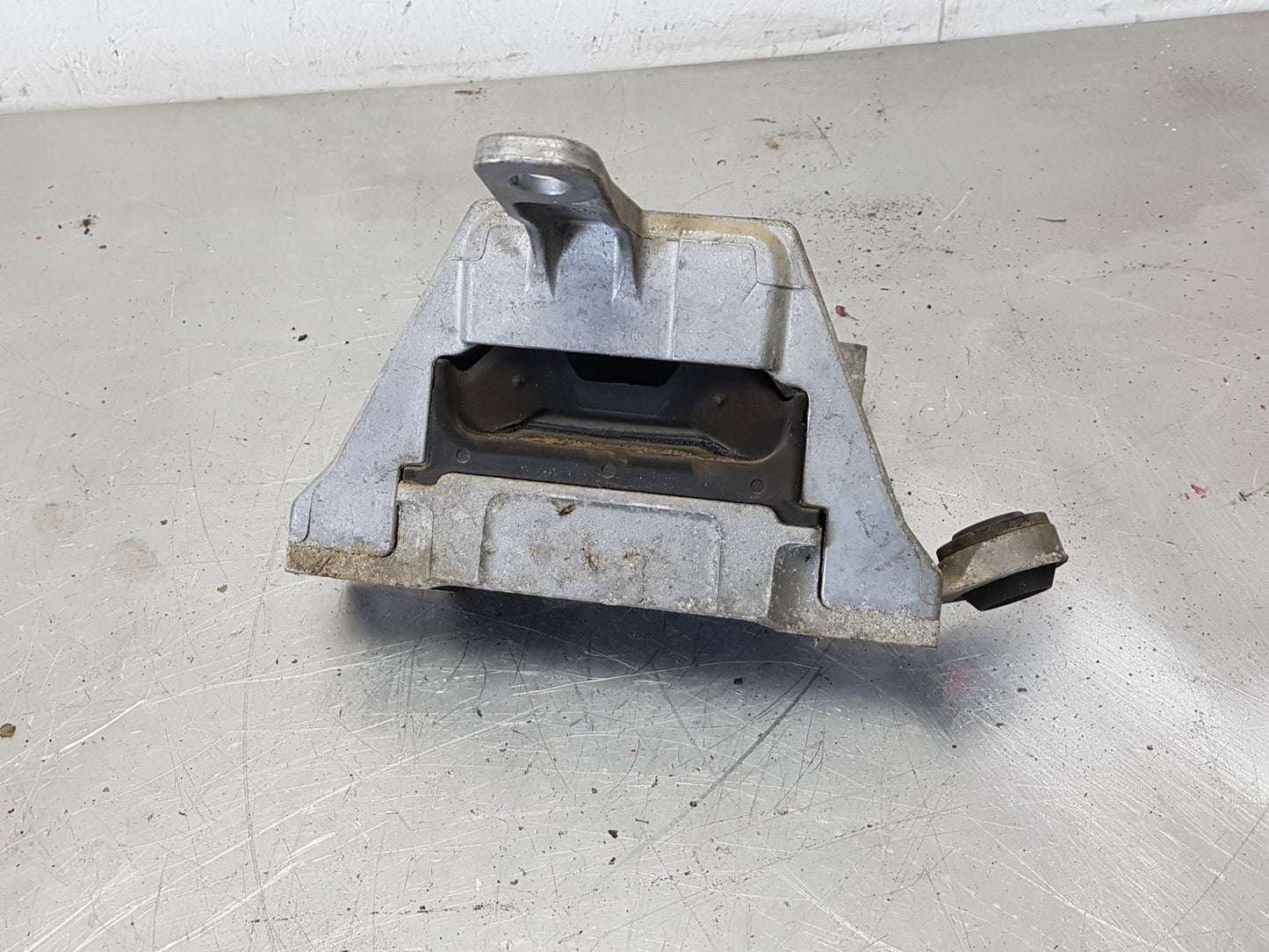 2010 Saab 95  Saloon Right Engine Mount 13227717