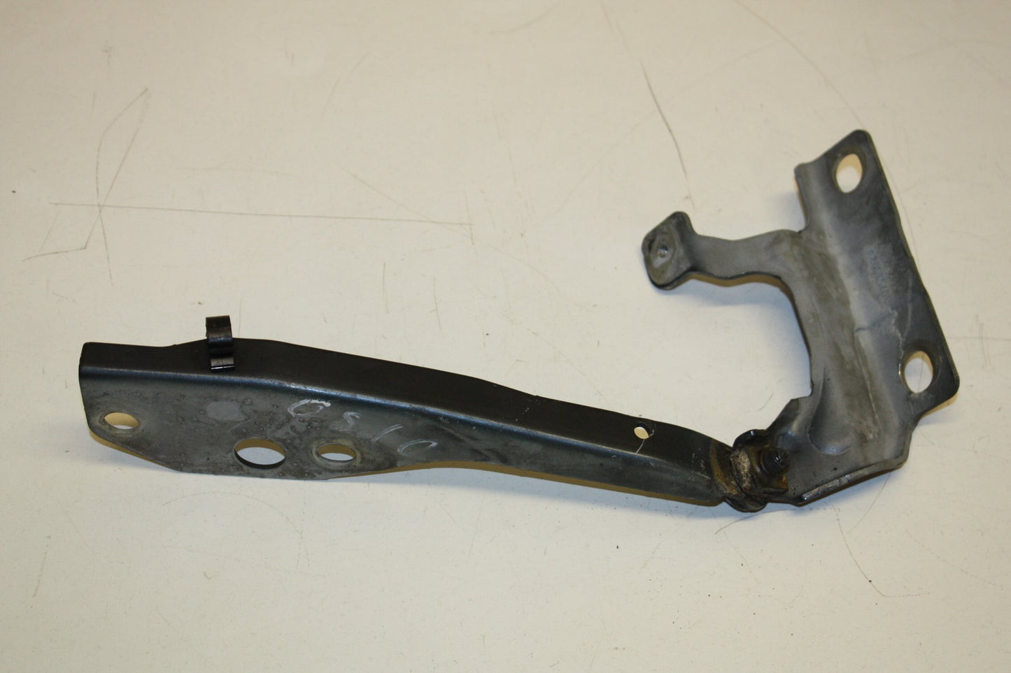 2007 - 2012 Volvo C30   Right Bonnet Hinge 30753598