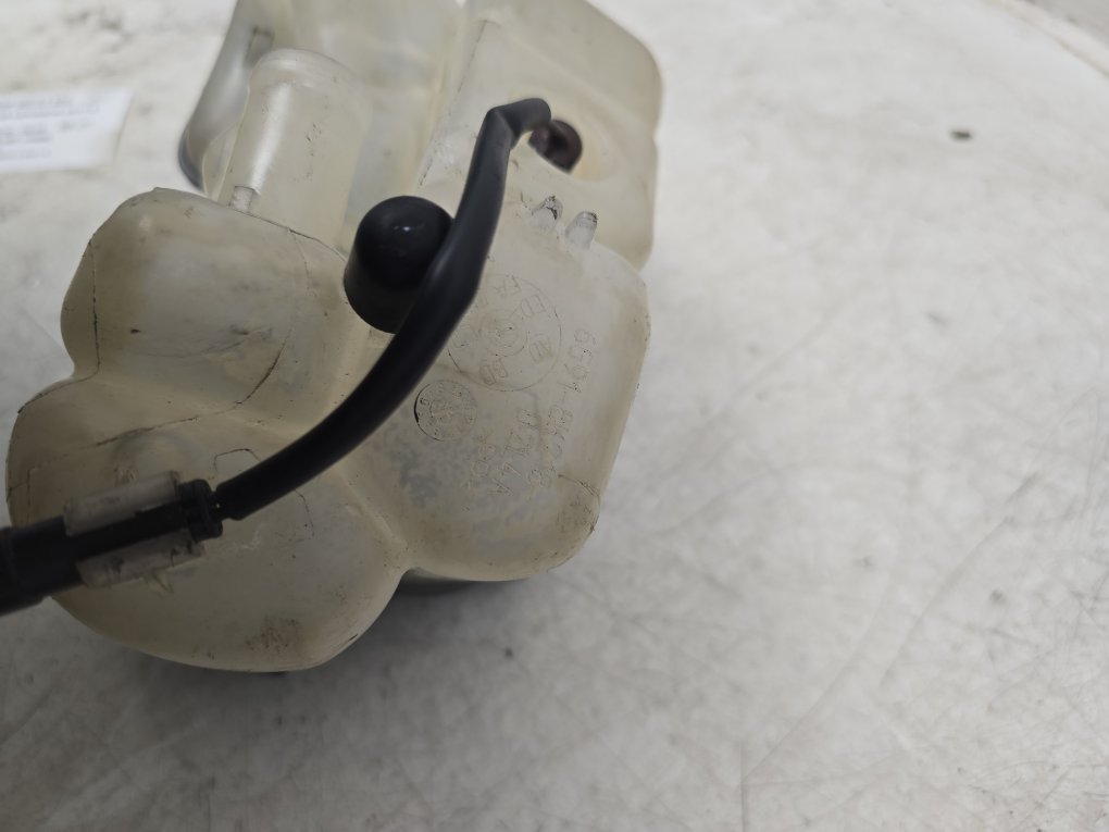 2008 - 2016 Volvo XC70 III 136 Estate Radiator Pressure Bottle 6G91-8K218-D2L4A