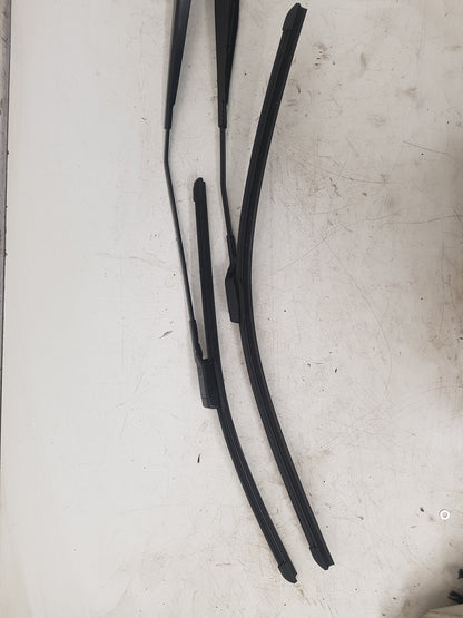 2006 - 2012 Volvo C30  Hatchback FRONT WIPER ARMS (PAIR) 8623162