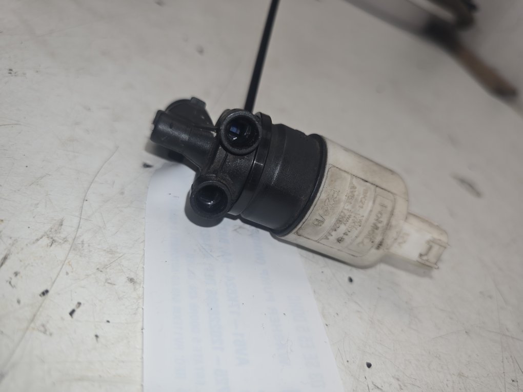 2010 - 2014 Volvo V60  Estate WASHER PUMP (WINDSCREEN) AV61-17K624-AA
