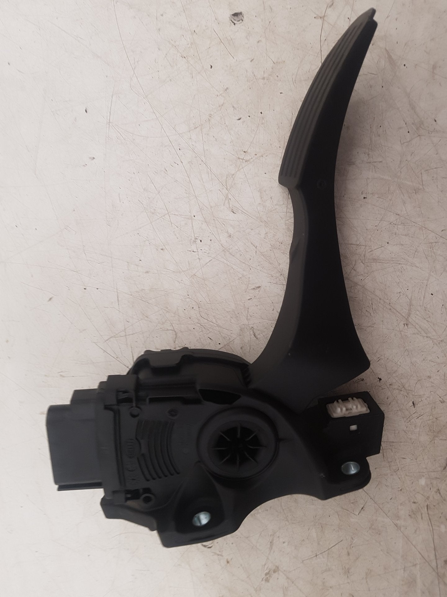 2010 - 2014 Volvo V60  Estate Accelerator Pedal 31329060