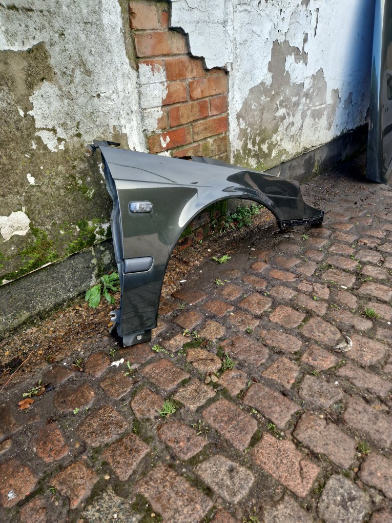 2001 - 2009 Saab 9-5  Estate Right Front Guard