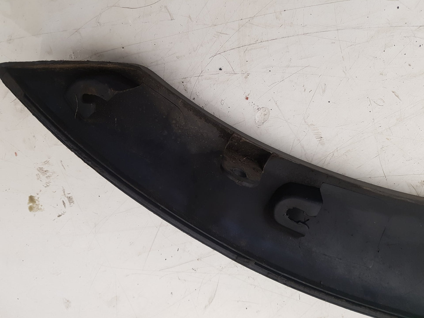 2000 - 2007 Volvo XC70  Estate Left Front Wheel Arch Moulding 30678043