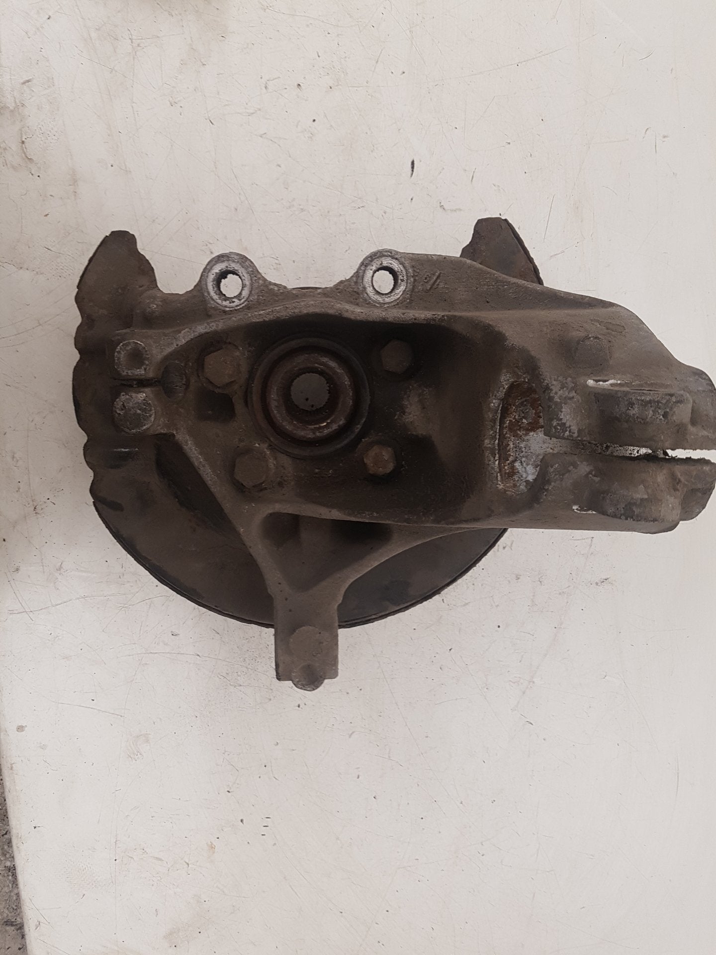 2012 - 2018 Volvo V40  Hatchback HUB WITH ABS (FRONT DRIVER SIDE) CROSS COUNTRY 31387653