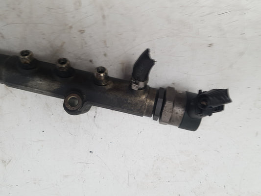 2004 - 2007 Volvo XC70  Estate Injection Rail 0445215023