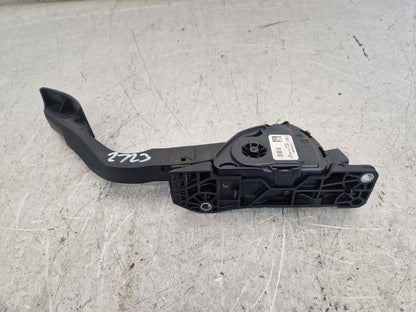 2013 - 2019 Volvo V40 III 525 Hatchback Accelerator Pedal 31280596