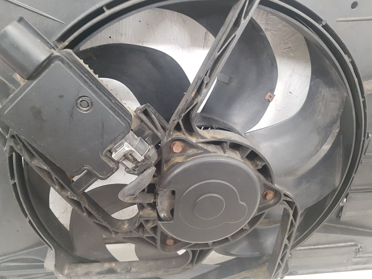 2008 - 2016 Volvo V70  Estate RADIATOR FAN & COWLING (A/C CAR) 31305135