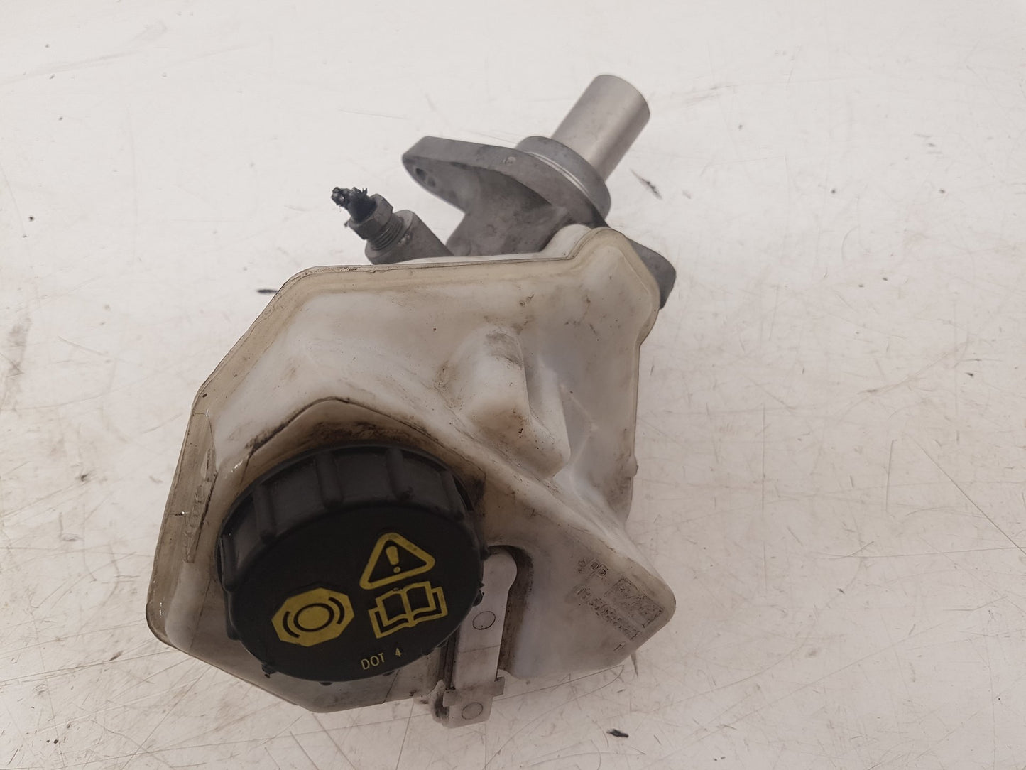 2012 Volvo S60  Saloon BRAKE FLUID RESERVOIR AND MASTER CYLINDER 36002450