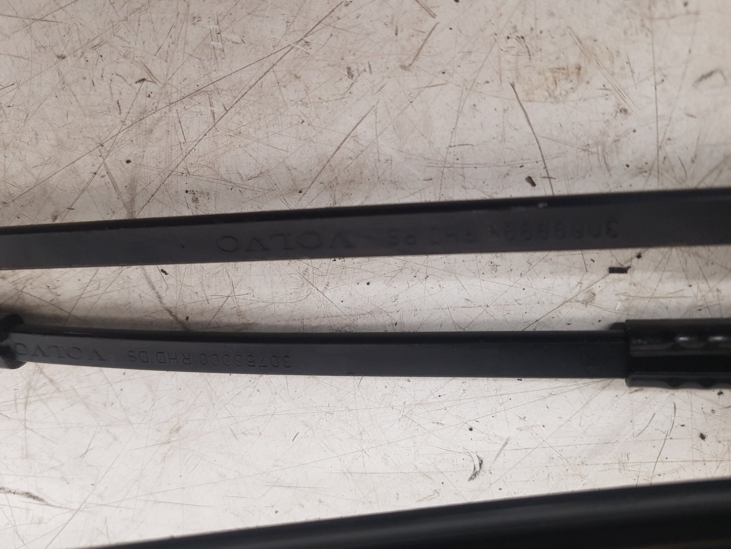 2004 - 2010 Volvo V50   Estate FRONT WIPER (PAIR) 30753000