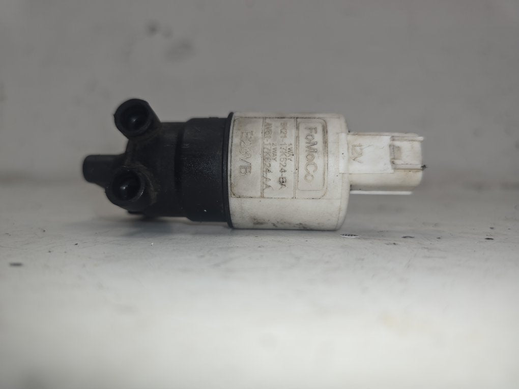 2010 - 2014 Volvo V60  Estate WASHER PUMP (WINDSCREEN) AV61-17K624-AA