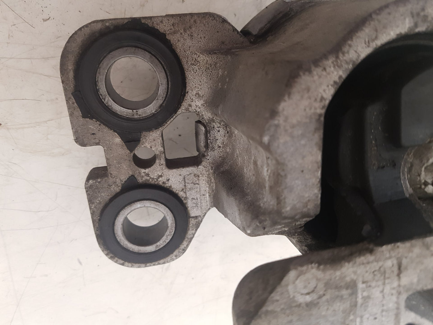 2010 - 2015 Volvo S80 II 124 Saloon Engine Mount 31316676