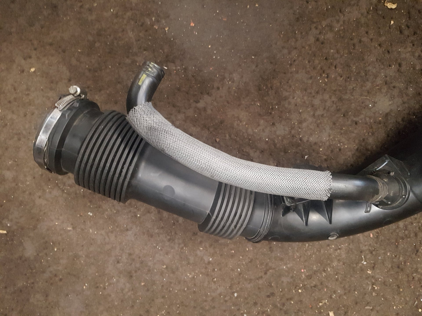 2017 - 2026 Volvo V60 II 225 Estate AIR INTAKE RESONATOR PIPE 31657341
