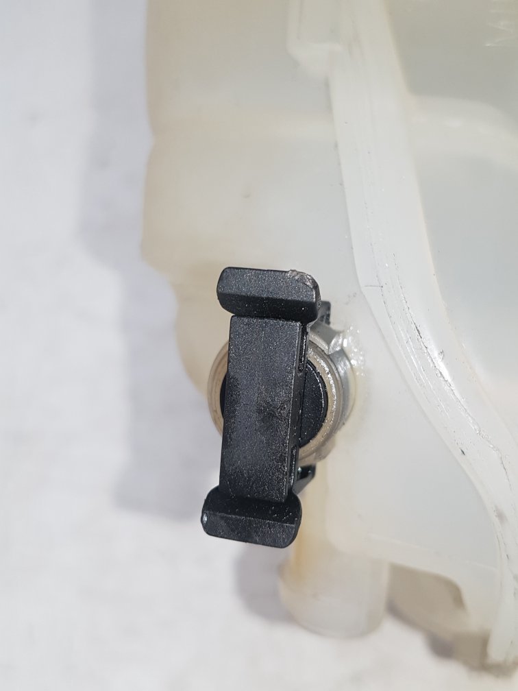 2012 - 2017 Volvo V40  Hatchback Radiator Pressure Bottle 31338764