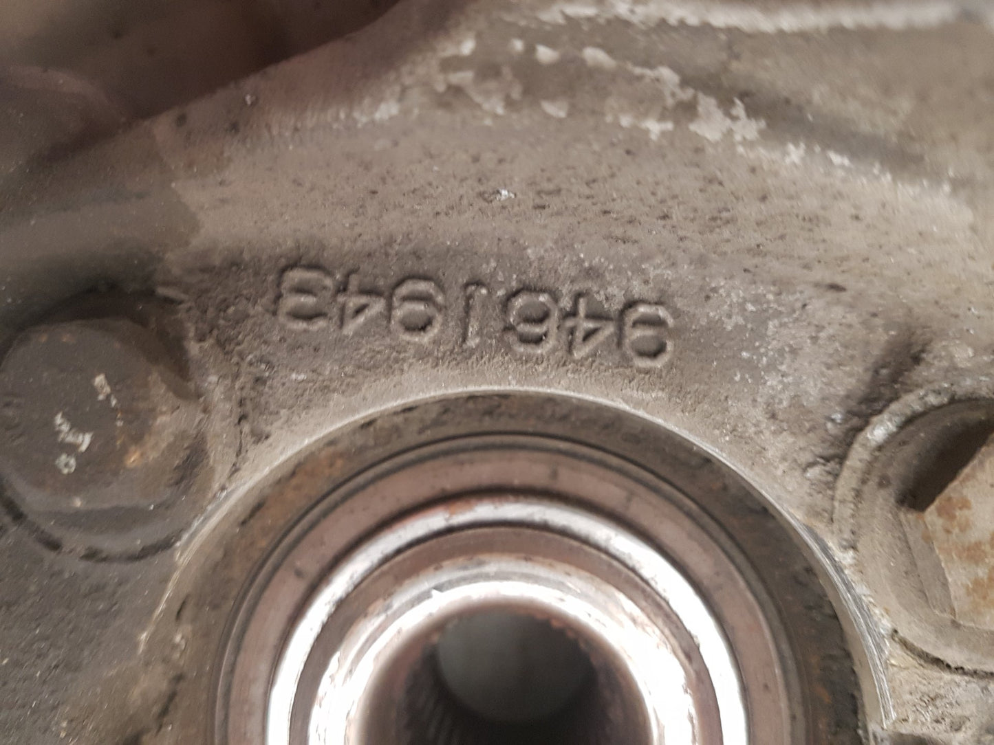 2005 Volvo S60  Saloon HUB (FRONT) LH 30714272