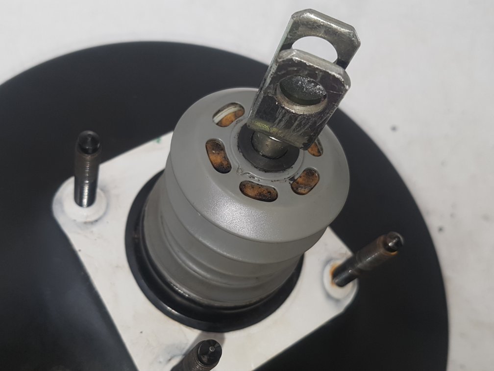 2009 - 2015 Volvo XC60  Estate Brake Booster 31274713