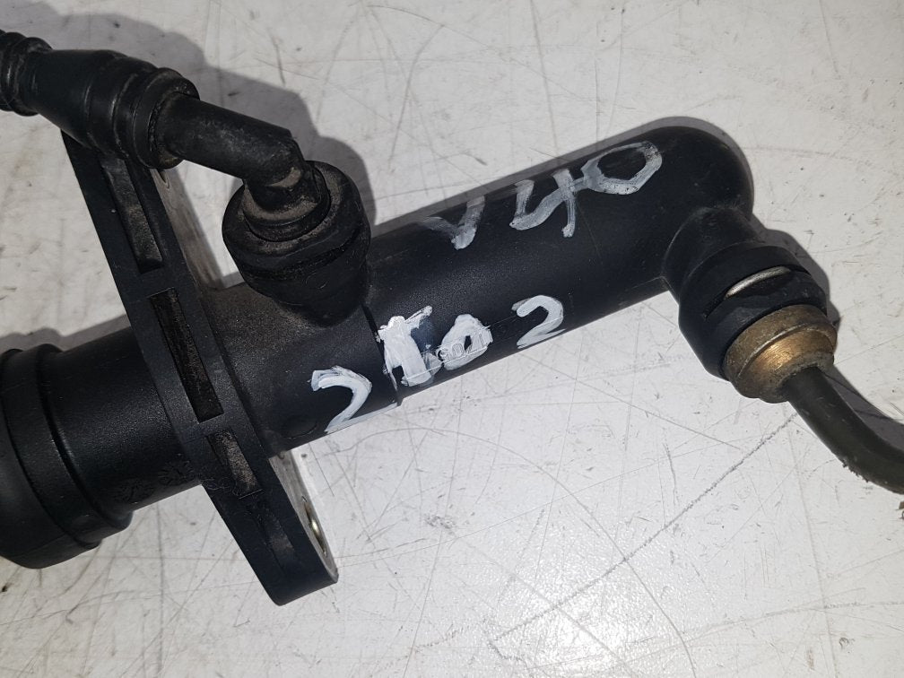 2001 - 2004 Volvo V40  Estate Clutch Master Cylinder 30611705