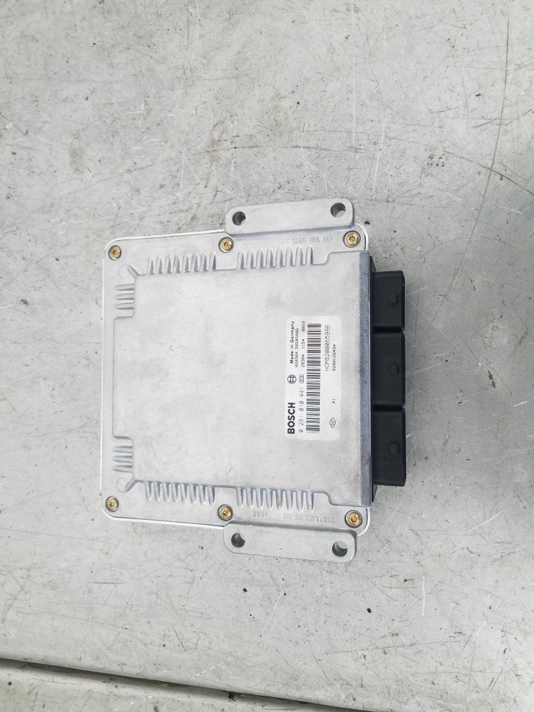 2001 - 2004 Volvo V40  Estate Engine ECU 30630048 0281010441