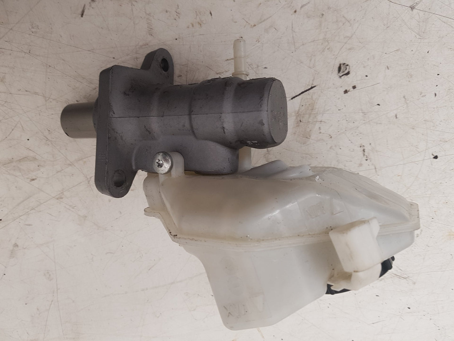 2011 - 2014 Volvo V60 I 155 Estate BRAKE FLUID RESERVOIR AND MASTER CYLINDER 36010082
