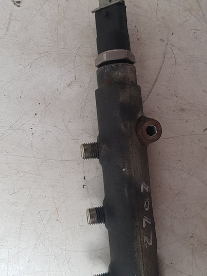 2002 - 2006 Volvo XC90  Estate Injection Rail 0445215015 30622085 0 445 215 015