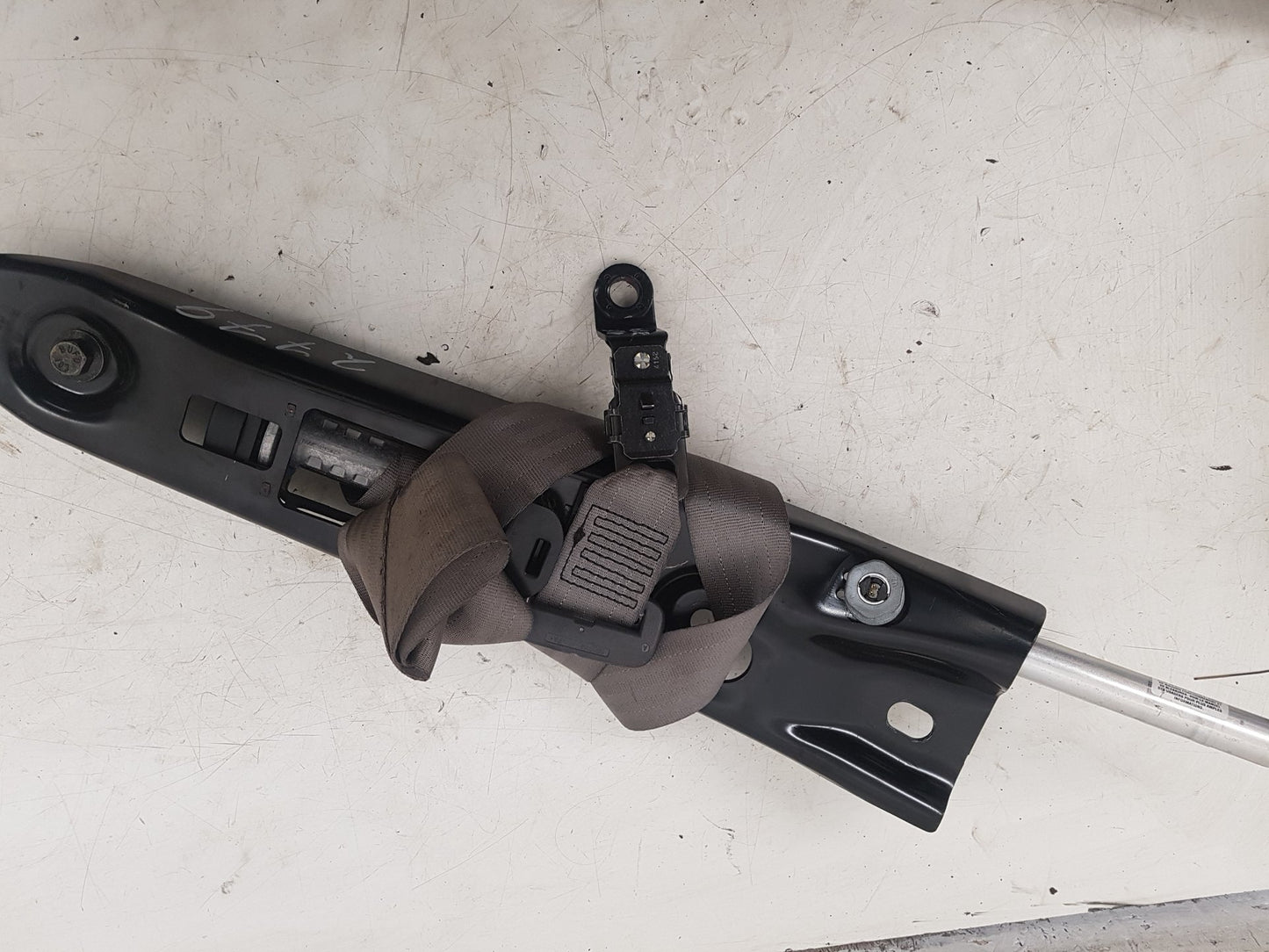 2002 - 2006 Volvo XC90  Estate Left Front Seat Belt 8686631