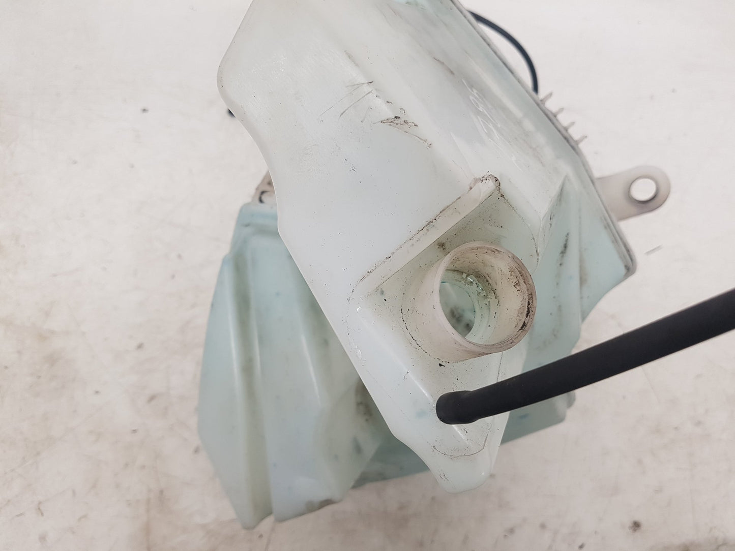 2011 - 2014 Volvo XC90  Estate Washer Bottle 8659490