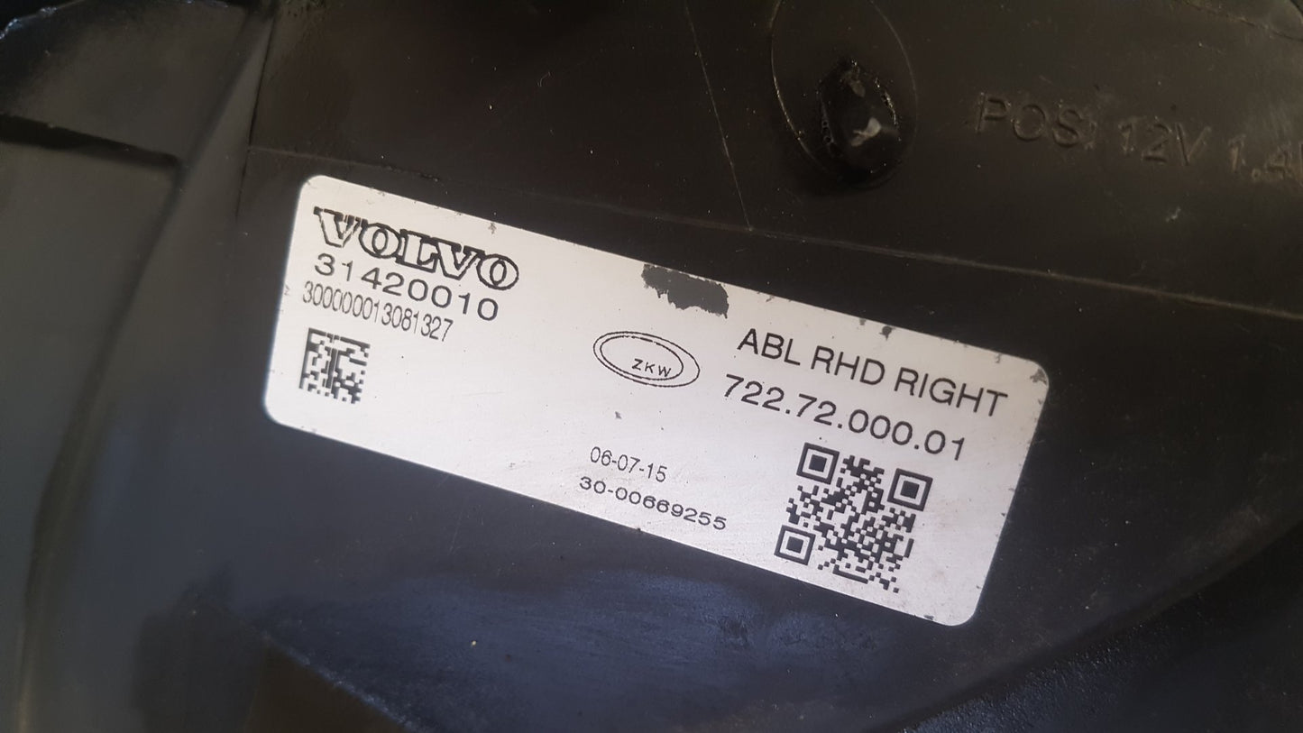 2015 Volvo V40 Right Headlight 31420010 VRAC Grade A