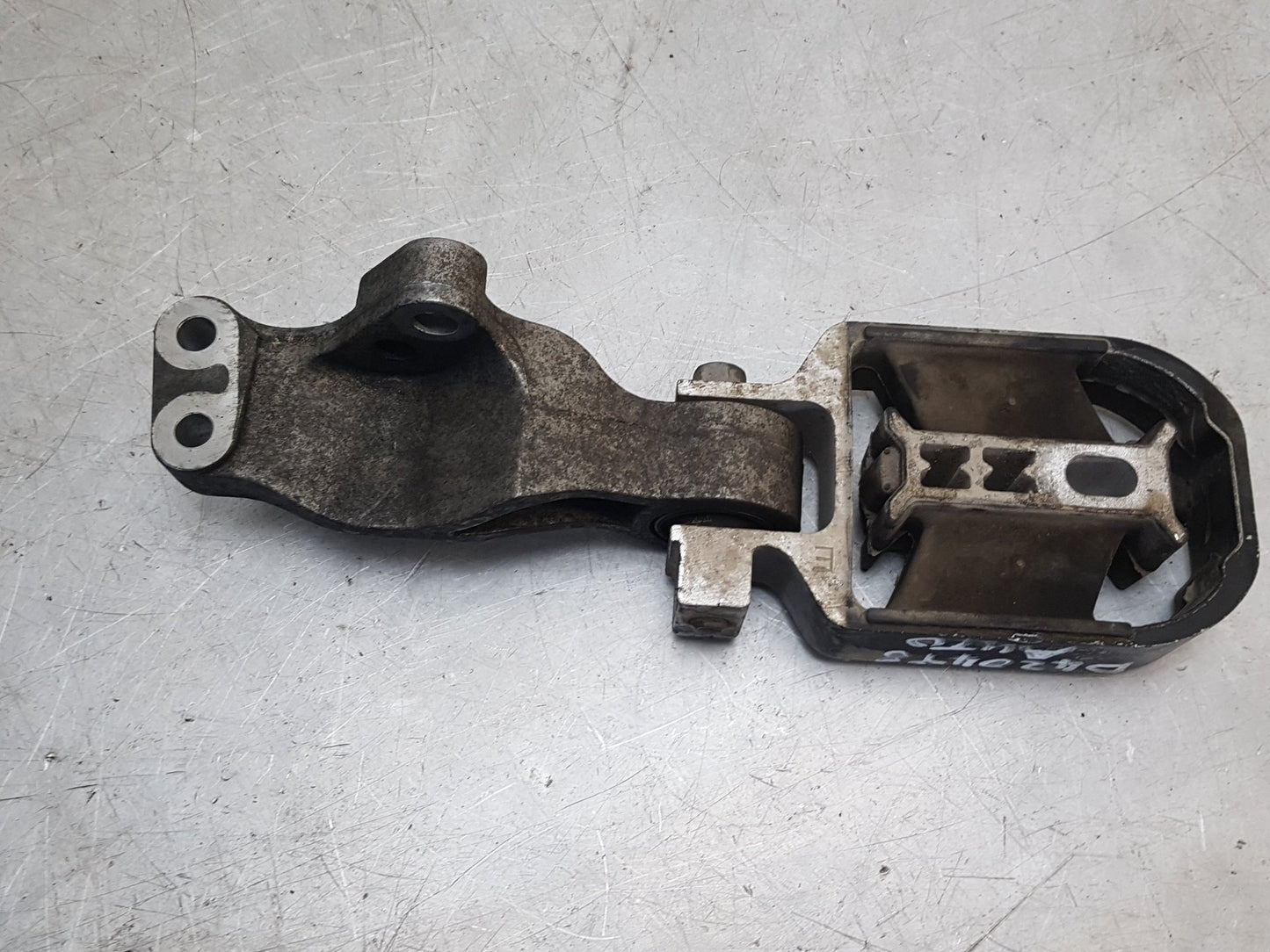 2015 - 2020 Volvo V40  Hatchback TORQUE ARM (MOUNT) 31430429
