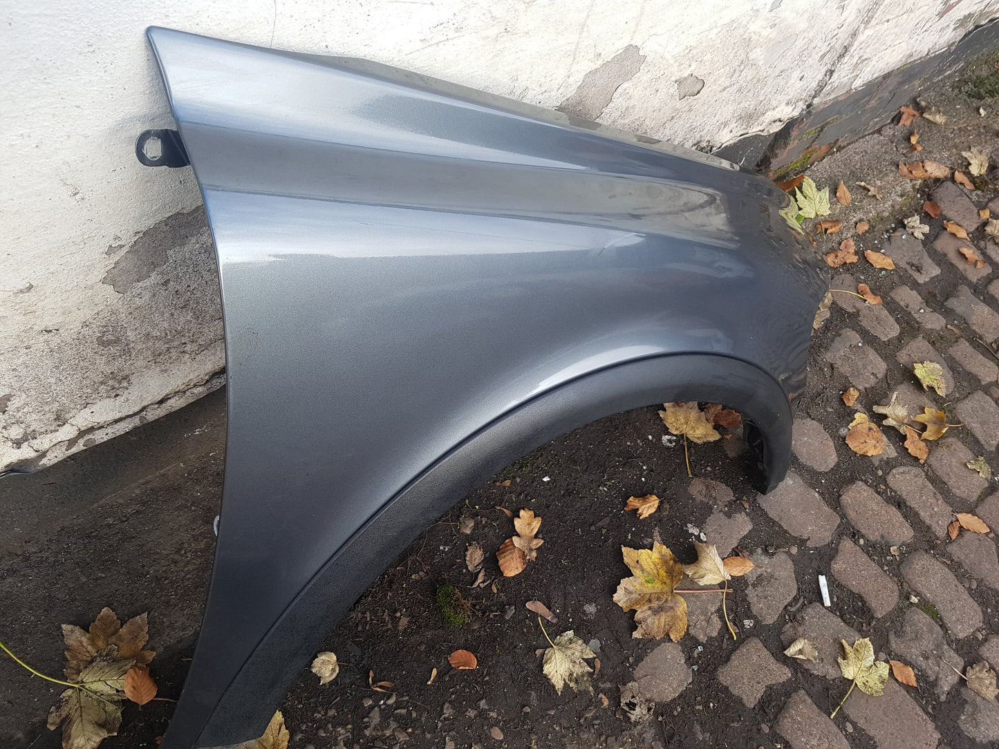 2006 - 2012 Volvo C30  Hatchback Right Front Guard Moulding 31253950