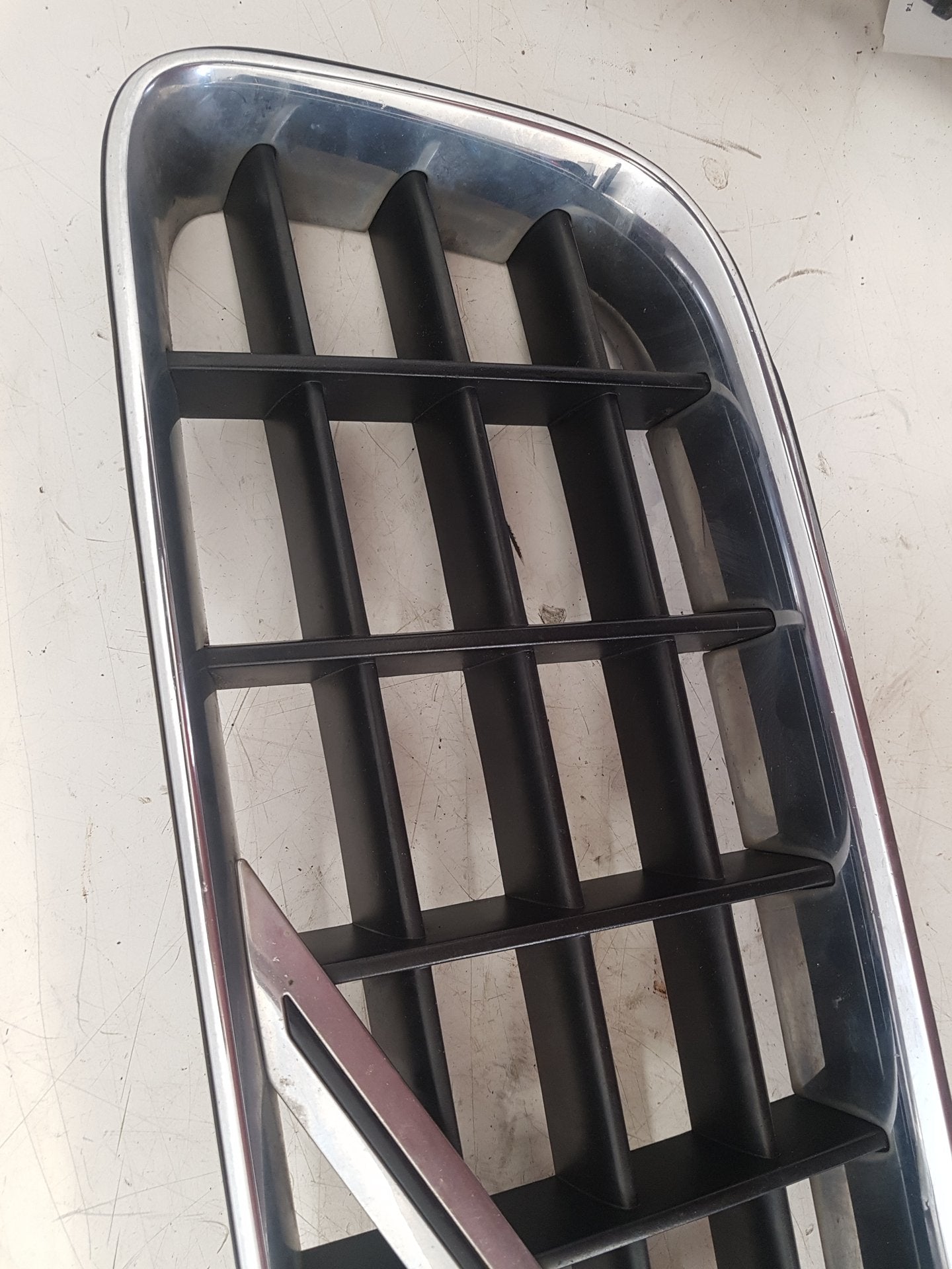 2002 - 2006 Volvo XC90  Estate FRONT GRILL 8620641