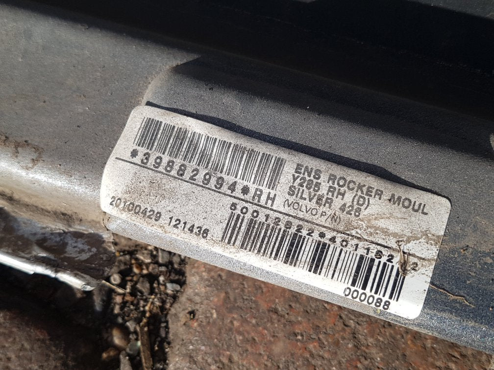 2008 - 2016 Volvo V70 III 135 Estate Right Side Skirt 426 SILVER