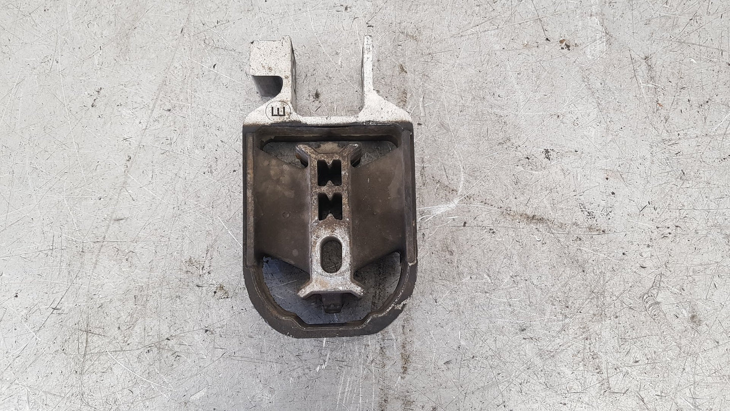 2012 - 2016 Volvo V40 Cross Country  Hatchback TORQUE ARM (MOUNT) 31359652