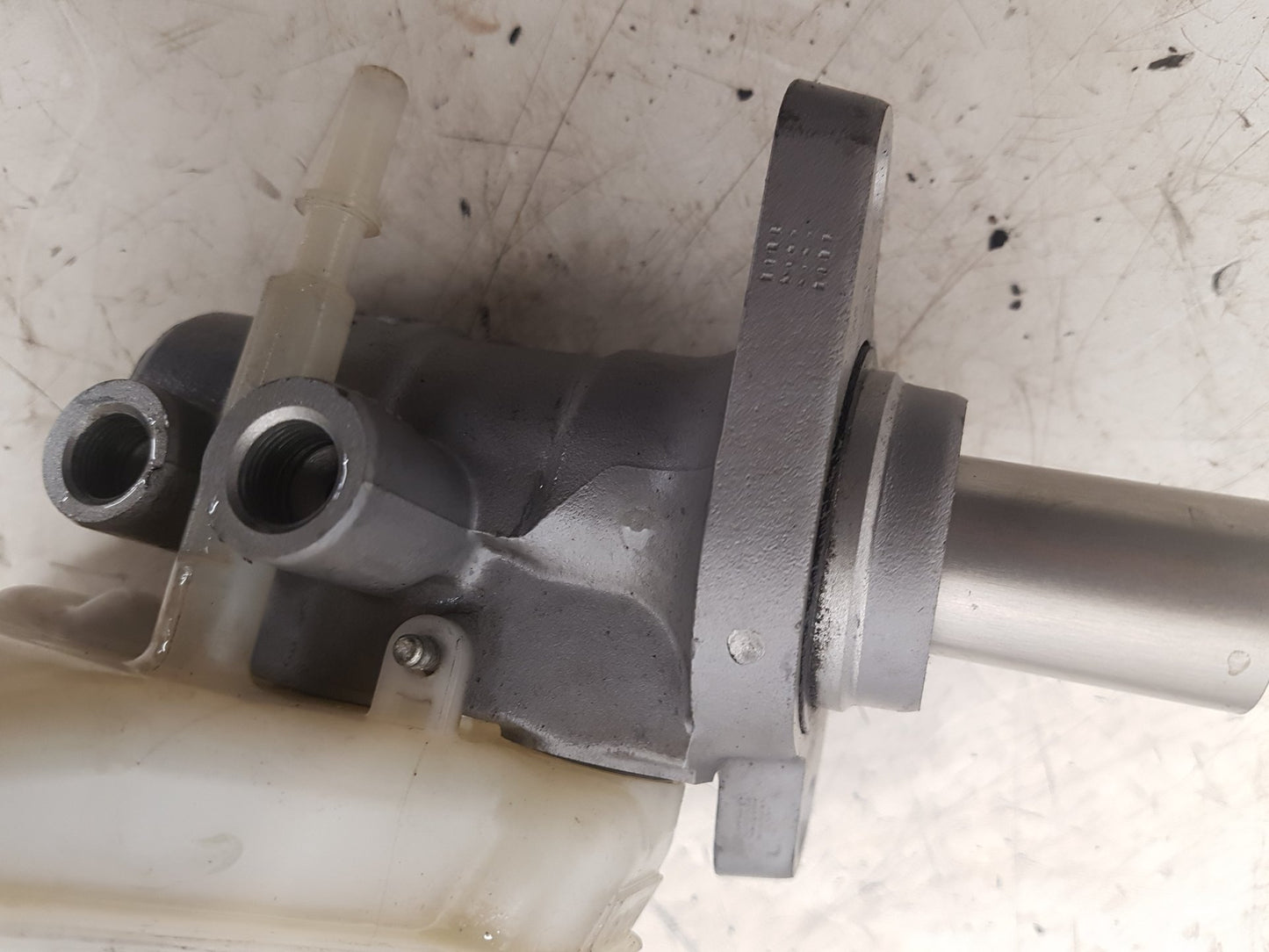 2008 - 2016 Volvo V70  Estate BRAKE FLUID RESERVOIR AND MASTER CYLINDER