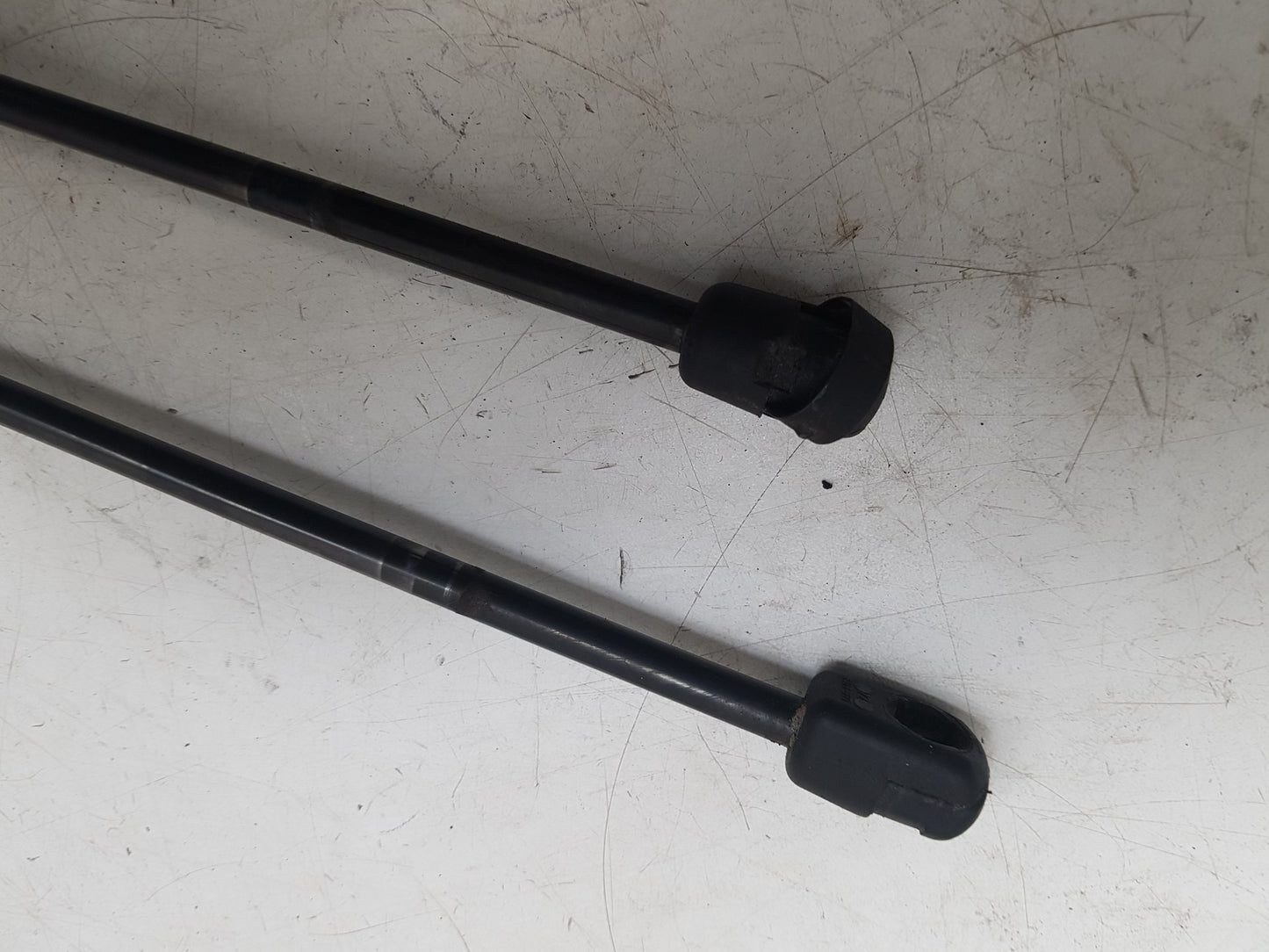 2013 - 2019 Volvo V40 III 525 Hatchback TAILGATE STRUTS (PAIR) 31278560