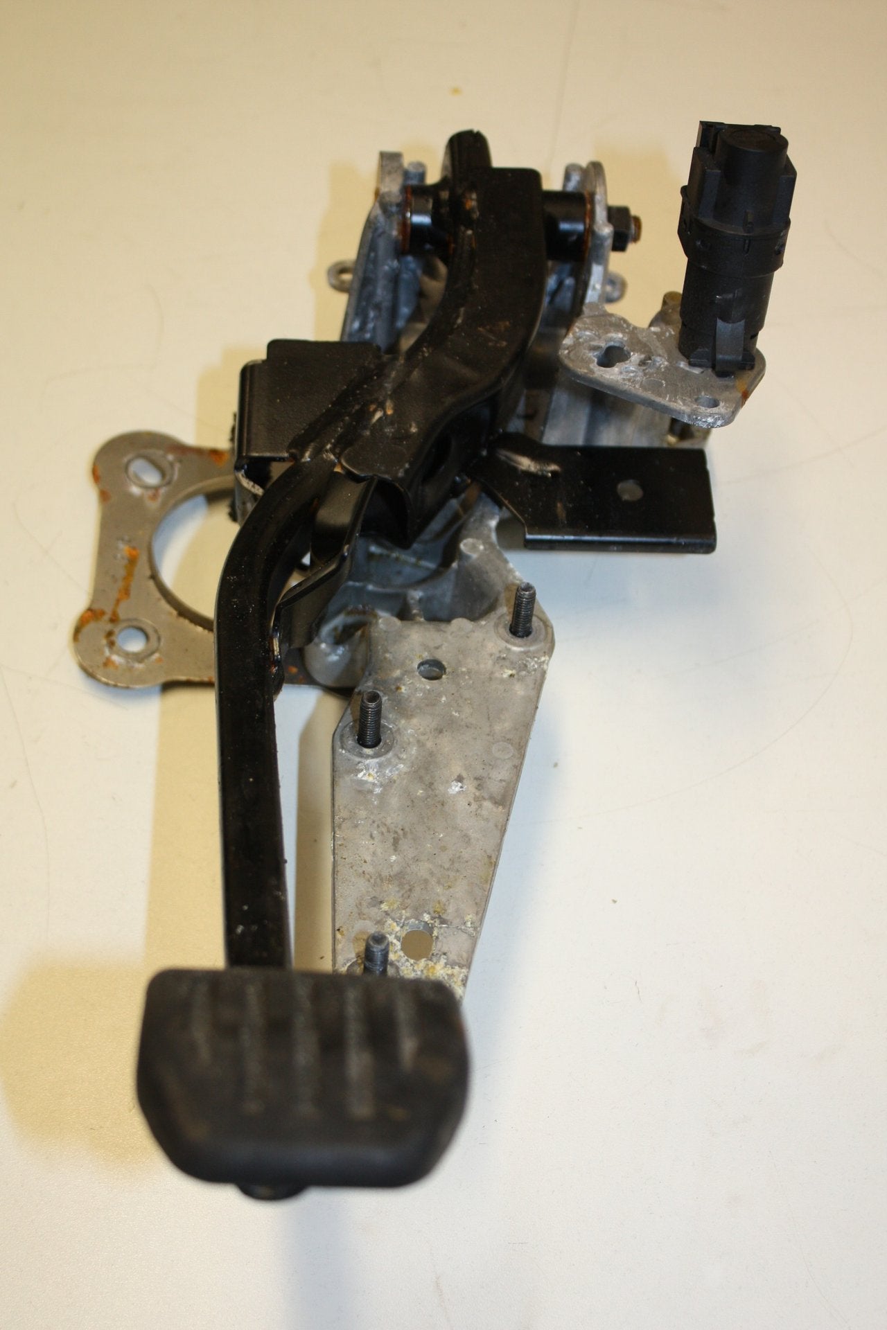 2010 - 2018 Volvo V60   Brake Pedal 31302349