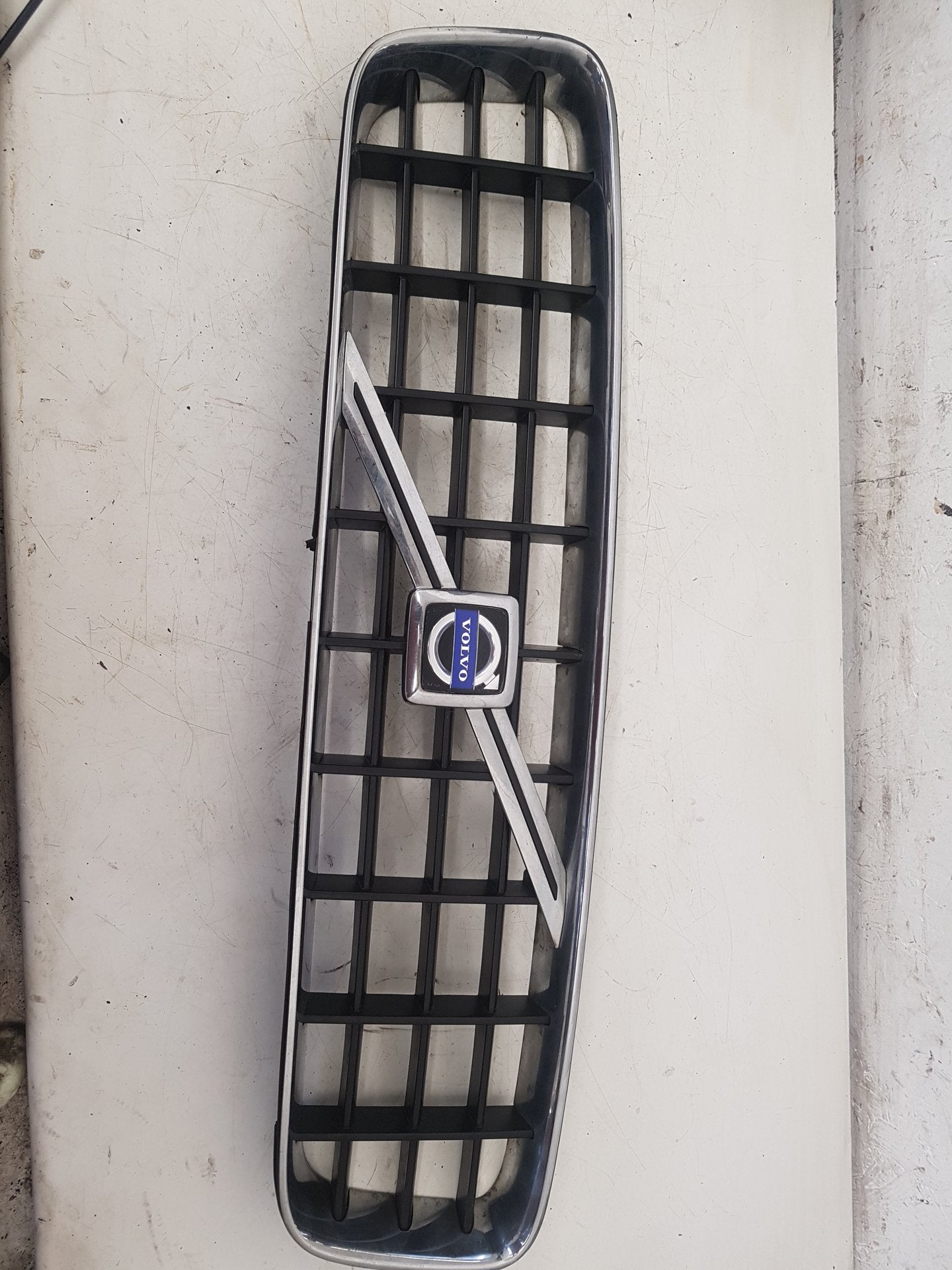 2003 - 2010 Volvo XC90  Estate FRONT GRILL 8620641