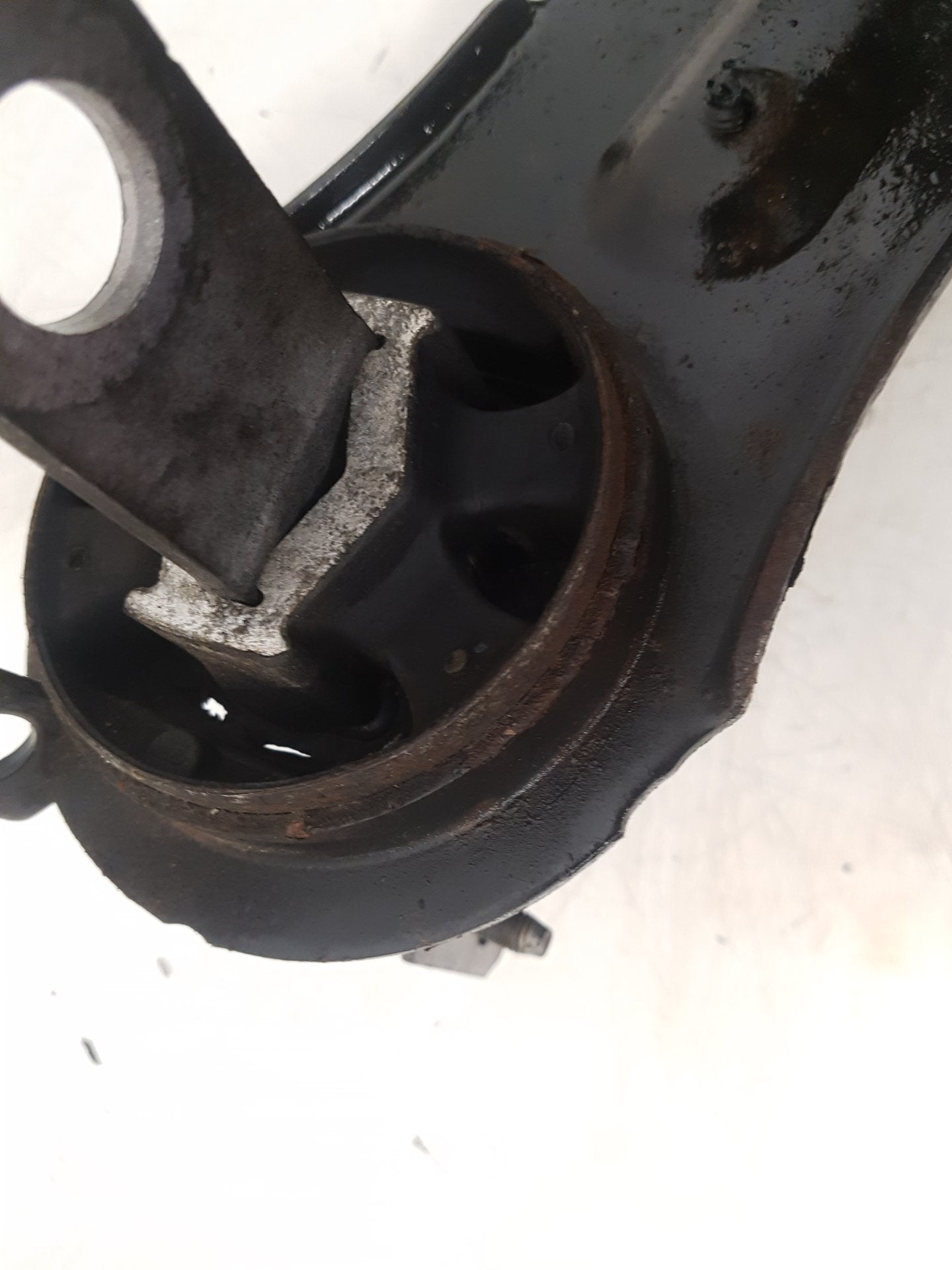 2008 - 2013 Volvo XC60 I 156 Estate Left Rear Hub Assembly 20150325