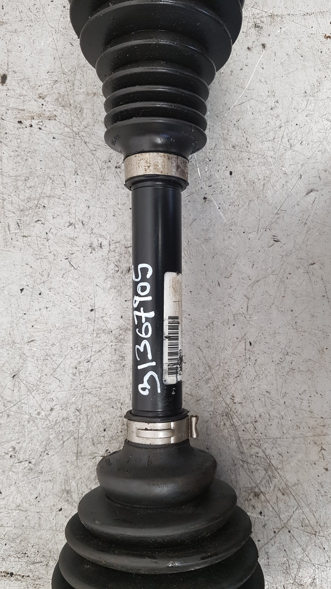 2014 - 2018 Volvo V40  Hatchback Driveshaft (Manual) UK Drivers Side Front. 31367905