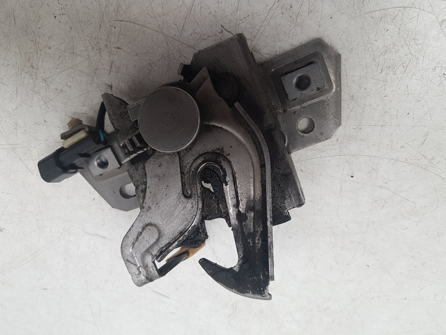 2007 Volvo C70  Convertible BONNET LOCKING MECHANISM 30716530