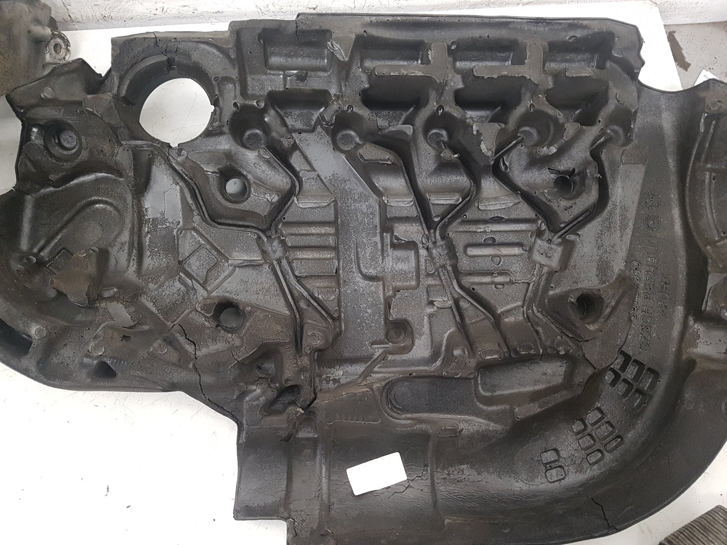 2012 - 2015 Volvo V40  Hatchback Engine Cover 30757910