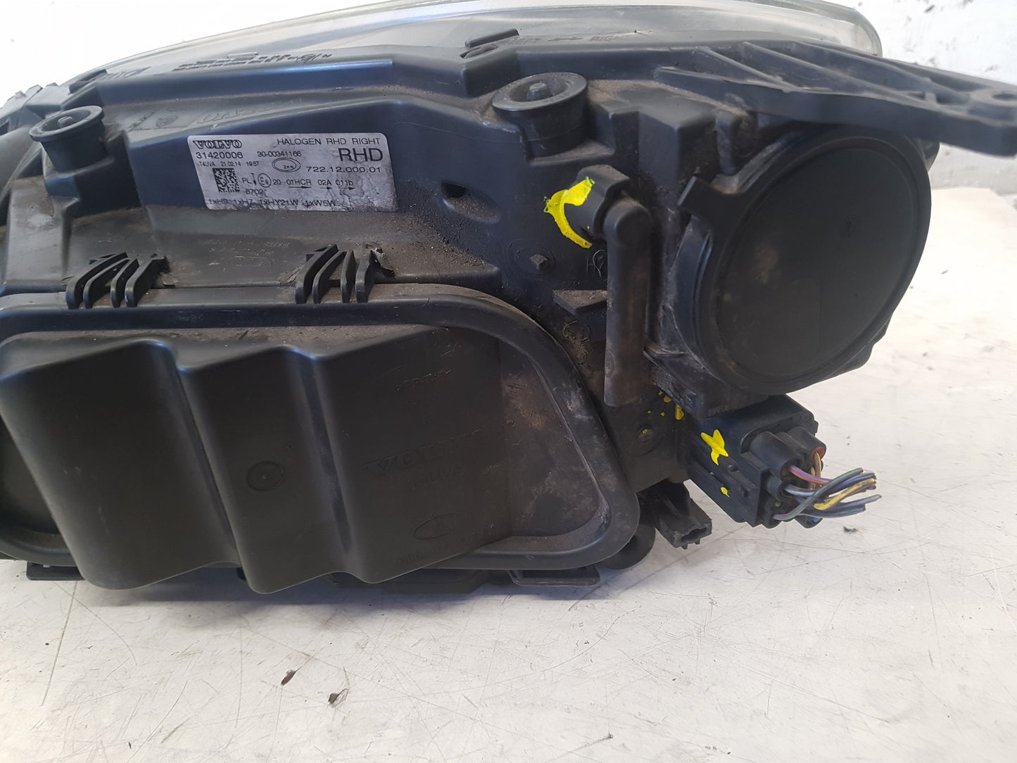 2012 - 2017 Volvo V40  Hatchback HEADLIGHT/HEADLAMP HALOGEN (DRIVER SIDE) 31420006